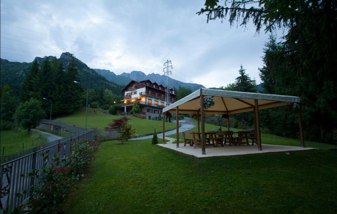 Albergo Ristorante Scanapa Castione della Presolana Exterior foto