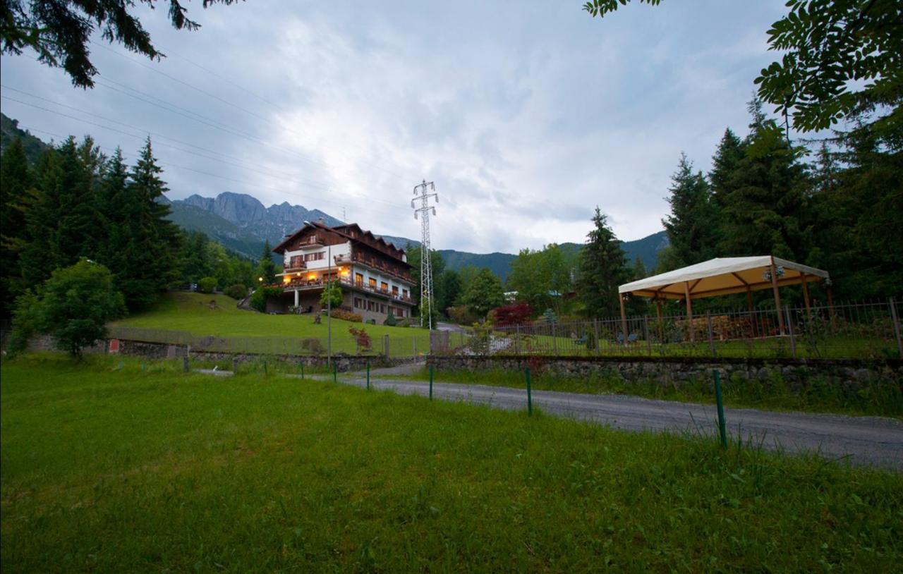 Albergo Ristorante Scanapa Castione della Presolana Exterior foto